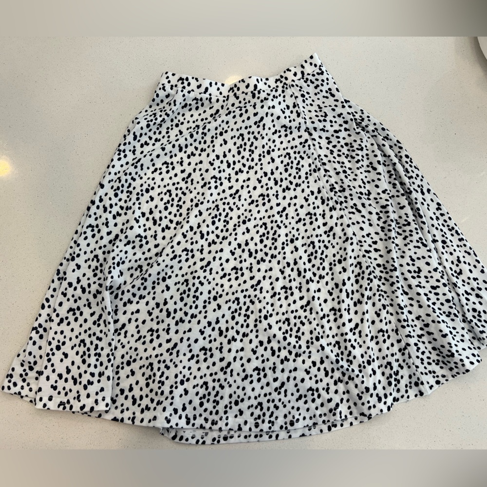 Polkadot, midi skirt. Stretch comfy waist. Size small. Never been worn.